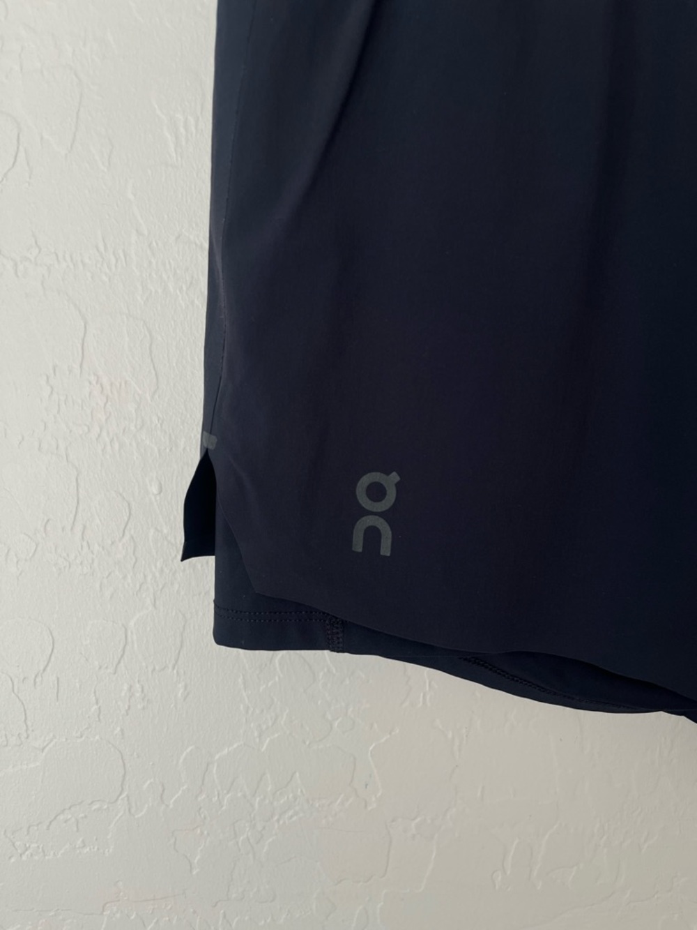 On run on clouds running shorts black large - Picture 7 of 7